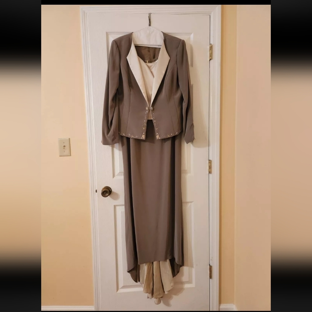 Mon Cheri Long Formal Dress/Jacket Set Size 16, Gorgeous Cream & Taupe